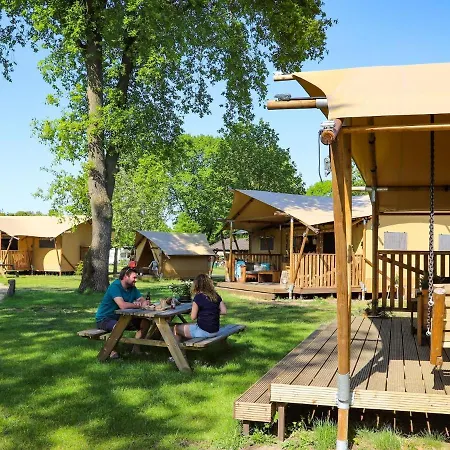 Campo de lujo Tent With Sanitary Facilities At The Bedafse Bergen *